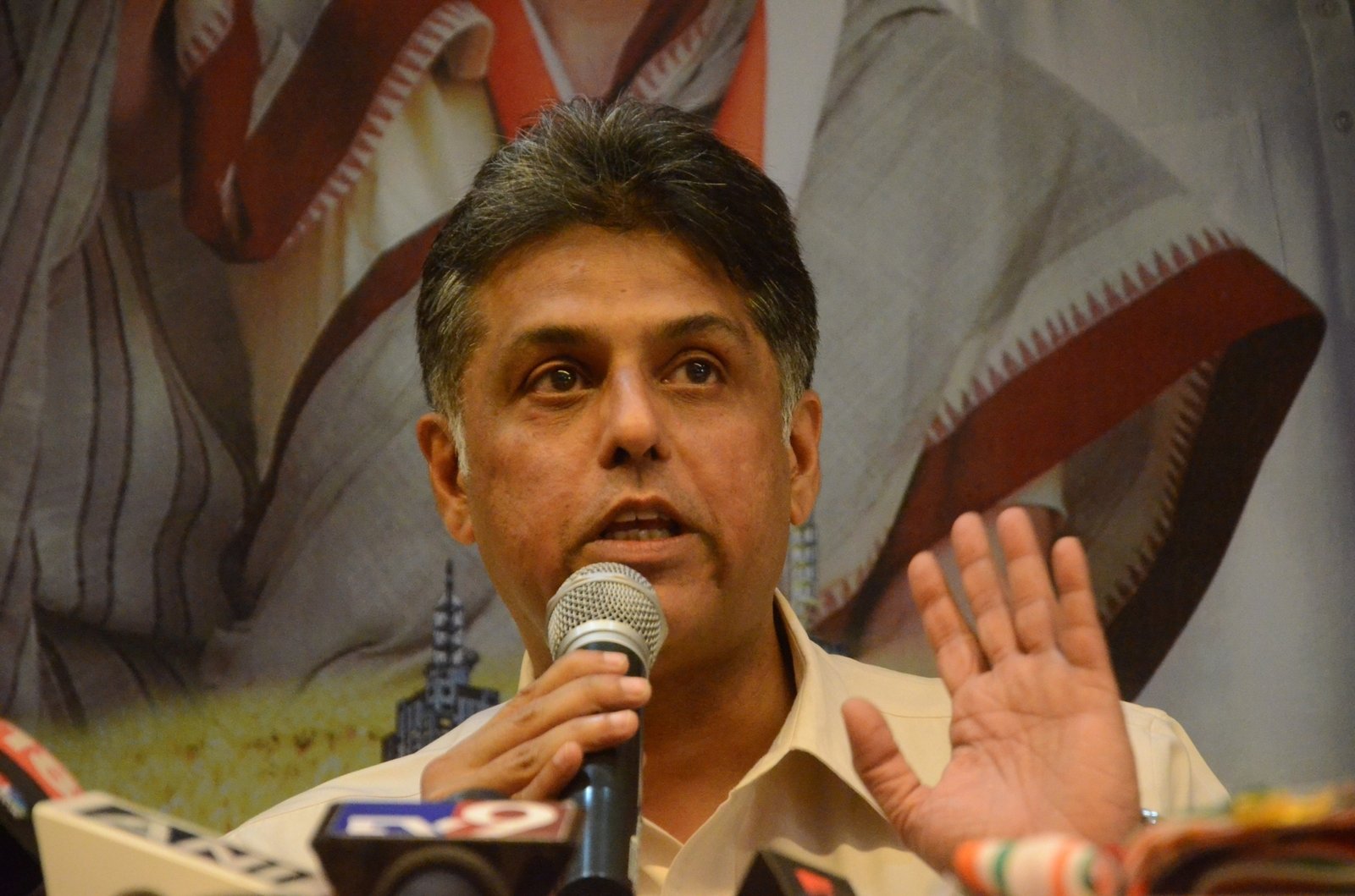 Mumbai: Congress leader Manish Tewari addresses a press conference in Mumbai on Feb 16, 2017. (Photo: IANS) Time for Modi, BJP to rise above crass politicking: Congress