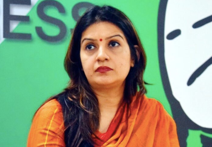 Priyanka CHaturvedi quits congress