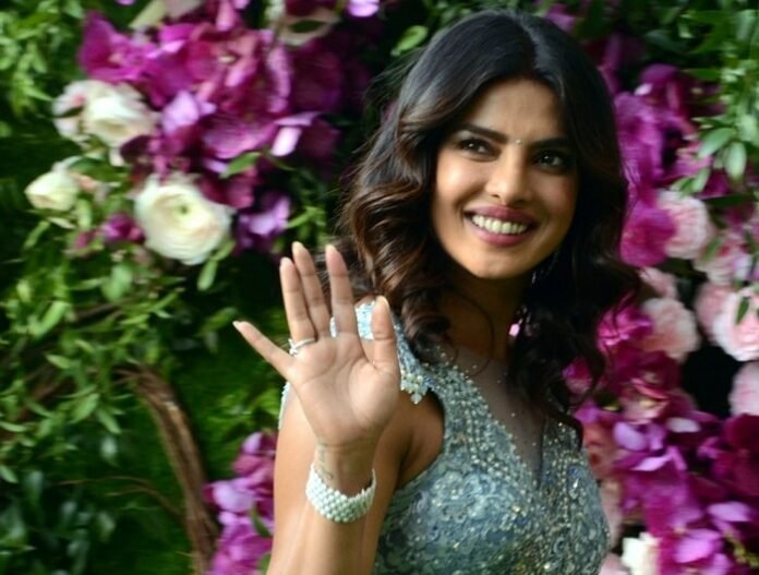 B-Town celebs wish 'Desi girl' Priyanka on her birthday