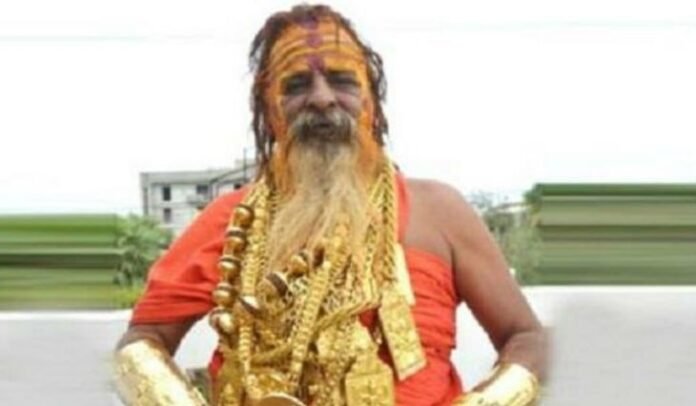 This Baba wears 16 kg gold ornaments