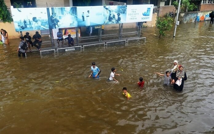 Rains paralyse Mumbai, Maharashtra declares holiday