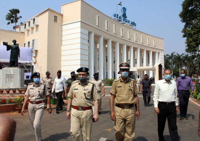 Woman attempts suicide near Odisha Assembly