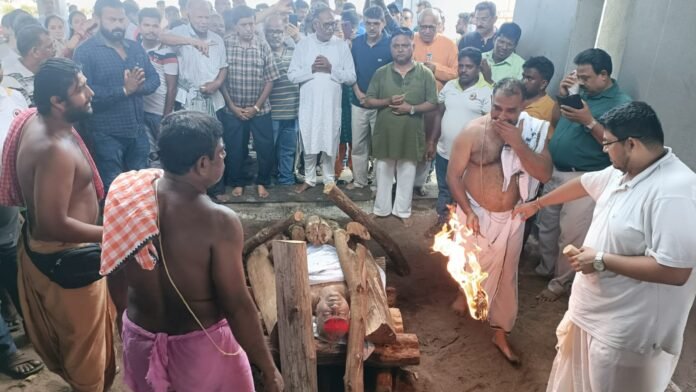 Litterateur Rajat Kar Cremated At Swargadwara With Full State Honours
