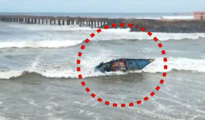 boat-capsized-in-the-sea-at-bramhapur