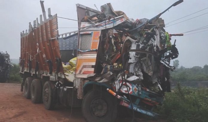 bus-and-lorry-accident-in-Karnataka 7-died-and-26-injured