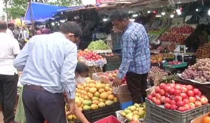 fruit-price-so high-for-sabitri brata in bhubaneswar