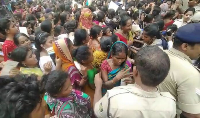 unforeseen-situation-arises-during-offline-sale-of-ticket-at-cuttack barabati-stadium