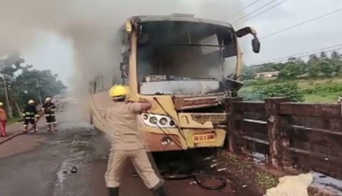 bus-caught-fire-near-bermunda-bridge bhubaneswar