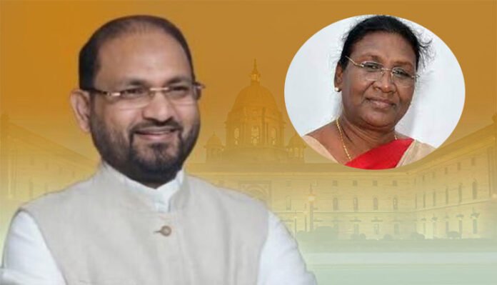congress-mla-mohammed-moquim-casts-vote-for-draupadi-murmu-in-odisha