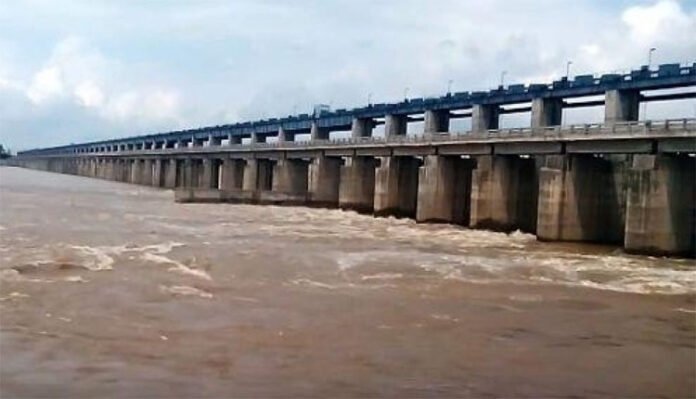 threat-of-midium-flood-in-mahanadi