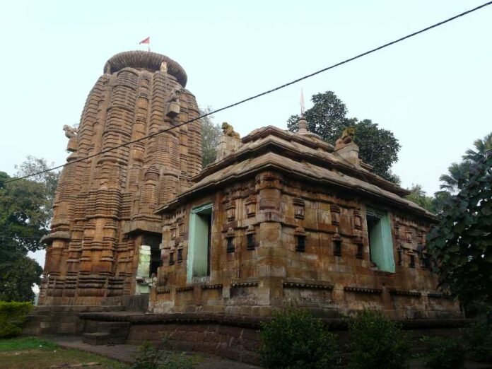 Rameswar Temple's Dadhineuti collapses Due To Lightning Strike